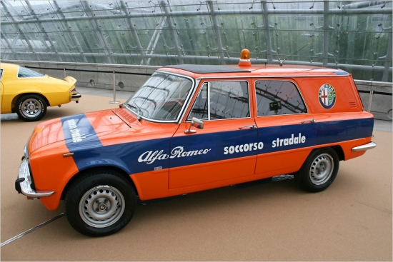 Alfa Romeo Giulia 1600 Giardinetta (1975)
Ļoti rets Alfa Romeo Giulia – par universālu pārbūvētais sedans tika izlaists vien 500 eksemplāros. Konkrēto automobili sākumā nodeva Romas Polizia Stradale rīcībā, bet vēlāk tas nonāca ACI (Autoclub Italia) pārziņā, kas to izmantoja kā tehniskās palīdzības auto.