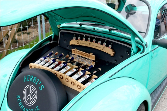 Praktisks vīna pagrabiņš VW Beetle bagāžniekā