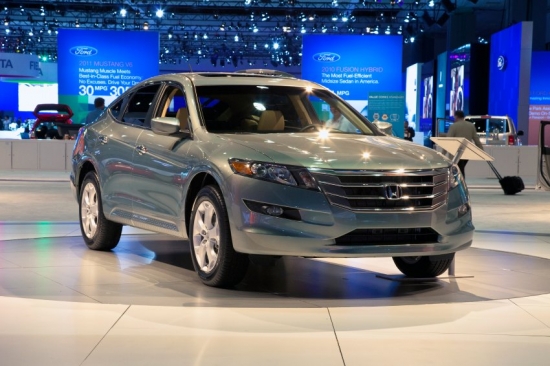 4.Honda Accord (186 353). No 1982.gada turpat štatos ražotais Accord, gadiem ejot krietni pieaudzis gabarītos un kopš 2008.gada ar savu 4,93 m garumu iekļaujas full-size klasē. Var piebilst, ka Eiropas variants ir par krietniem 20 cm īsāks.