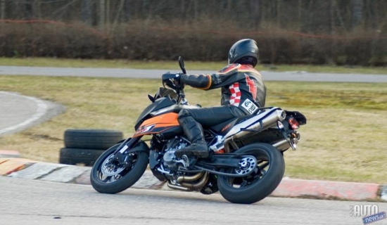 "KTM 990 SM T"Foto: Kaspars Bergmanis, "AutoInfo" 