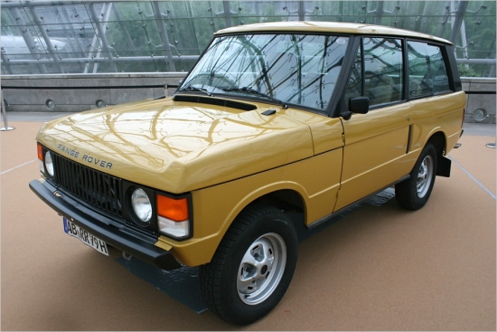 1970.gadā Land Rover laida klajā modeli Range Rover, kas kļuva par šodien tik populārā luksusa apvidus automobiļu segmenta aizsācēju. Līdz pat paaudžu maiņai 1996.gadā automašīnas izskats tikpat kā nemainījās. Zem motora pārsega tam atrodas 3,5 litru V8 ar 130 ZS jaudu.
Lancia Delta HF Integrale 16V (1994)