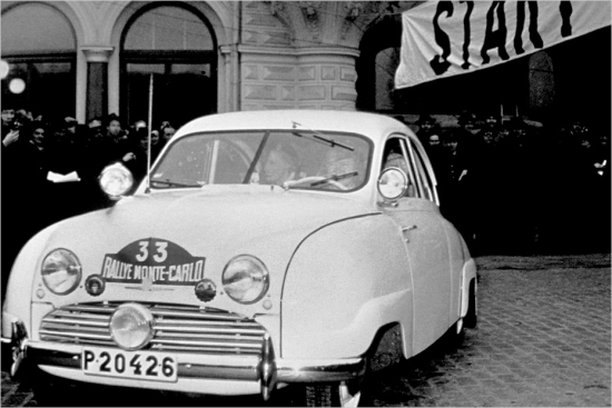 Jau pirmajos darbības gados tika uzsāktas sporta aktivitātes. Attēlā – 92 piedalās 1951.gada Montekarlo rallijā