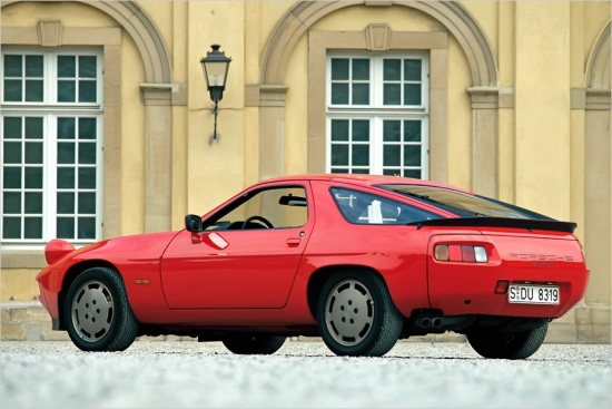 Porsche 928 S ar V8 motoru 