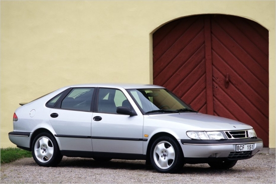 Saab 900 II (1993.gads) jau izmantoja General Motors tehnoloģijas