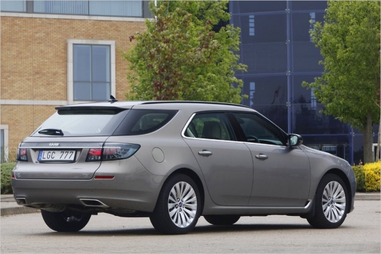 9-5 SportCombi tika pieteikts 2011.gada rudenim, taču dīleru salonos automobilis tā arī neieradās