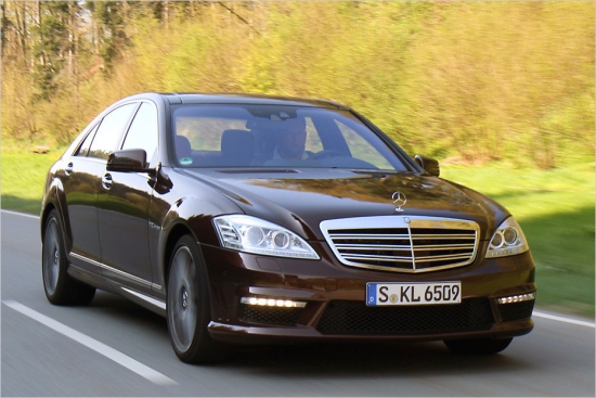 Mercedes S 65 AMG
V12-Biturbo- benzīna motors
5.980 ccm
630 ZS
Piecpakāpju automātiskā kārba
Aizmugurējo riteņu piedziņa
Vidējais degvielas patēriņš: 14,3 litri/100 km
Paātrinājums 0-100 km/h: 4,4 sekundes
Maksimālais ātrums: 250 km/h
229.789 eiro