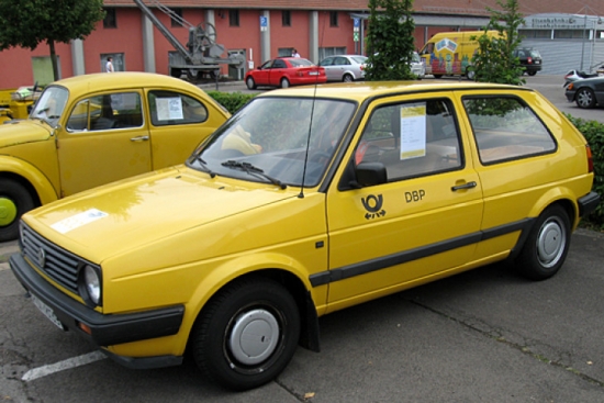 Hrestomātiskajam VW Golf (attēlā trešā paaudze – no 1983) pasts uzticēja vēstuļu piegādi no klientu pastkastītēm.