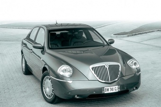 7.vieta – Lancia Thesis (2002.-2009.gads).Pavisam tika pārdoti 16 000 Lancia Thesis eksemplāru.