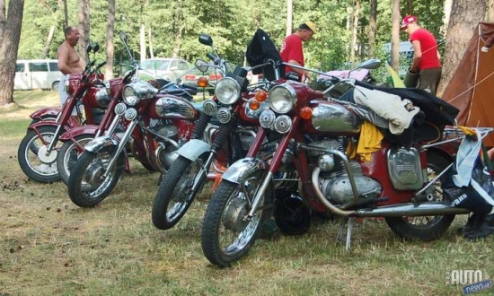 Lietuviešu "Jawa" kluba biedri no Paņevežiem .