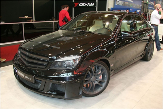 Brabus Bullit veidots uz Mercedes C klases bāzes. 6,3 litru V12 750 ZS nodrošina paātrinājumu līdz 100 km/h. 3,9 sekundēs.