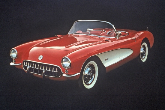1956.gadā Corvette piedzīvoja radikālas pārmaiņas – priekšgals ieguva jaunu dizaina, aizmugurē pazuda spārnu „spuras,” bet tagad jau krietni apaļāko virsbūvi sāka veidot divu toņu krāsojumā. 1957.gadā zem motora pārsega pierakstījās V8 Small-Block
