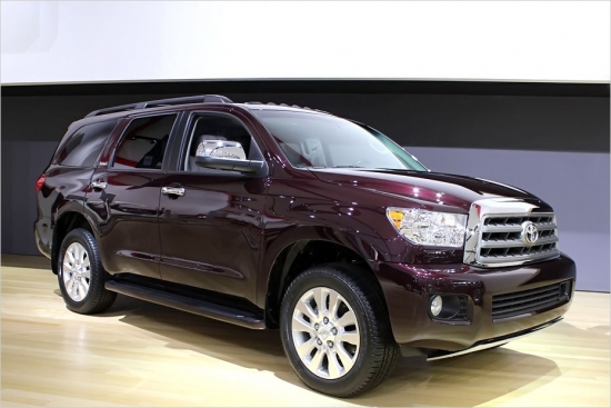 Toyota Sequa. Toyota lielākais apvidus automobilis Sequa amerikāņiem iet tīri labi pie sirds. Jādomā, ka panākumu pamatā ir pārbaudītas vērtības: iespaidīgi gabarīti (5,21 m) un V8 dzinējs. 