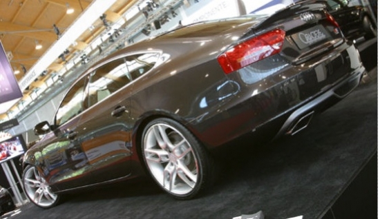 Līdzīgi rīkojusies beļģu kompānija Caractere, kas savu uzlaboto Audi RS5 Sportback izstādījusi Vredestein stendā.