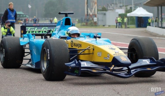 Biķernieku autotrases apļa rekordu mēģināja uzstādīt zviedru autobraucējs Juhans Rajameki, kurš kolekcionē F 1 sacīkšu mašīnas un piedalās vēsturisko automašīnu sacensībās visā Eiropā.