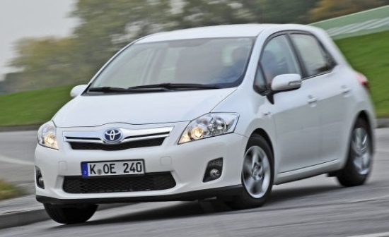 Toyota Auris 1.8 Hybrid Executive (136 ZS) • Testa patēriņš: 5,5 l/100 km (4,0 l pēc ražotāja datiem). Cena: no 25.300 eiro.