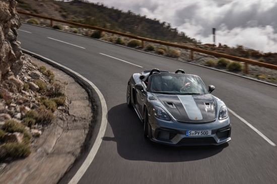 “Porsche 718 Spyder RS” ar GT3 "sirdi”