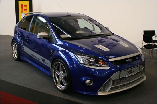 Wolf Racing Ford Focus RS. 360 ZS, 19 collu alumīnija diski un zila metālika.