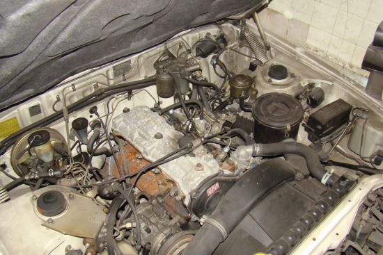 leģendārais L-sērijas atmosfēriskais motors, ko ne velti slavē par ilgmūžību