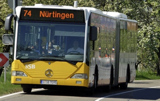 -Mercedes-Benz Citaro satiksmes autobuss jāuzpilda ar 350 litriem dīzeļdegvielas un 46 litri Ad Blue piedevas, kas no kompānijas īpašnieka prasīs 495,97 eiro.