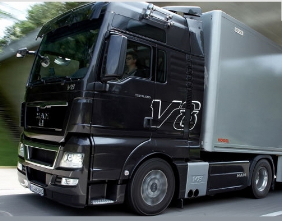 MAN TGX V8 – vācu kompānijas MAN jaudīgākais modelis spēku smeļ no 16,2 litru V8, kas attīsta 680 ZS un 3000 Nm. 