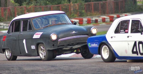 Skatītāju ovācijas tika arī rallija vecmeistaram Norbertam Mančinskim, kurš vienīgais brauca ar veco volgu – GAZ 21, un ar šo monstrozo retromašīnu spēja uzrādīt piekto ātrāko kontrollaiku Volgu ieskaitē.