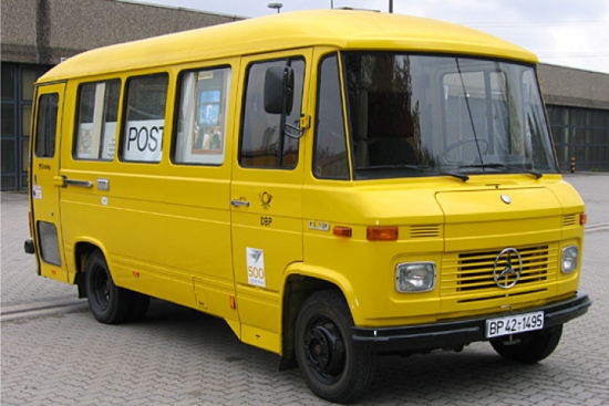 Mercedes O309 80. un 90.gados tika izmantots kā mobilā pasta nodaļa. Klienti ceļojošā pasta nodaļā iekļuva pa aizmugures durvīm.
