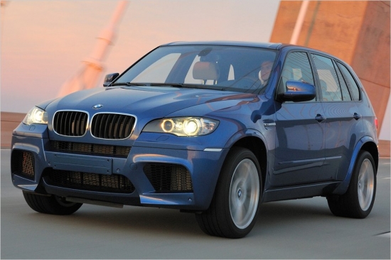 BMW X5 M Sport-Automatic
Jauda: 555 ZS
Motors: V8-Turbo benzīns
Darba tilpums: 4.395 ccm 
Griezes moments: 680 Nm 
Maksimālais ātrums: 250 km/h 
Pašmasa: 2,4 tonnas 
Cena: 106 400 eiro
