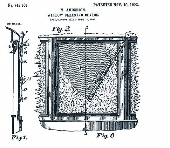 1903.gadā amerikāniete Mērija Andersone patentēja izstrādājumu - no automobiļa salona ar sviru darbināmu mehānismu, kas uz vējstikla aprakstīja loku un atgriezās izejas vietā. Ideja izpelnījās apkārtējo smīkņāšanu un drīzāk tika uztverta kā rotaļlieta, tomēr jau pēc desmit gadiem stikla tīrītāji kļuva par neatņemamu katra amerikāņu automobiļa sastāvdaļu. 