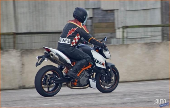 "KTM990 SUPER DUKE R" Foto: Kaspars Bergmanis, "AutoInfo" 
