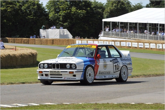BMW M3 DTM sacīkšu versijā