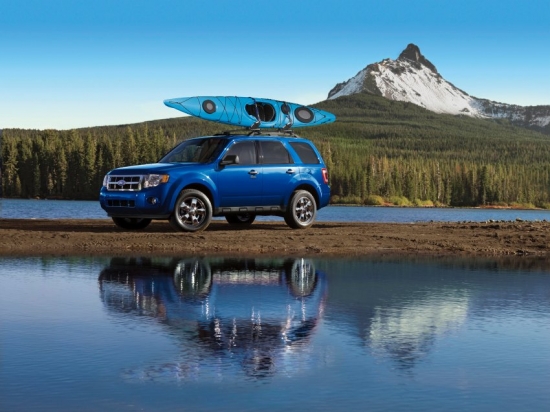 9.Ford Escape (147 018). Pirmais īstais apvidus automobilis amerikāņu iecienītāko auto sarakstā ieņem 9.vietu. Kompaktklases apvidnieks tika ieviests 2001.gadā un no 2005.gada pieejams arī hibrīda variantā – ar tehnoloģiju, ko Ford radīja sadarbībā ar Toyota. Pircējiem Escape iepatīkas arvien labāk, par ko liecina statistika, kas rāda 29% noieta pieaugumu, salīdzinot ar pērno gadu.
