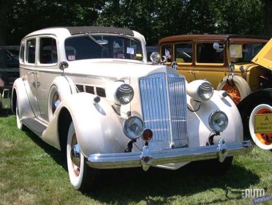 1937.Packard Super Eight.