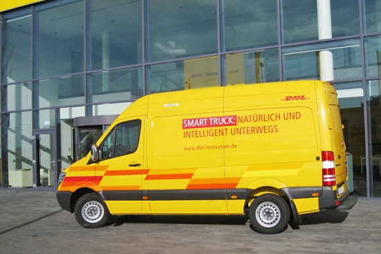 Mūsdienas: DHL Smart Truck ir augsto tehnoloģiju auto, kur sūtījumus pārrauga telemetrijas sistēma. Paku piegādei var sekot līdzi reālā laika režīmā, iespējams pat Rendezvous-Management, kad divi piegādes auto satiekas, lai samainītu sūtījums (ja rodas tāda nepieciešamība). 

