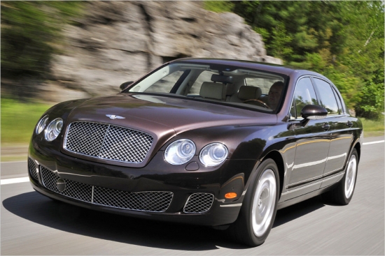 Bentley Continental Flying Spur
W12-Biturbo- benzīna motors
5.998 ccm
560 ZS
Sešpakāpju automātiskā kārba
Pilnpiedziņa
Vidējais degvielas patēriņš:17,0 litri/100 km
Paātrinājums 0-100 km/h: 5,2 sekundes
Maksimālais ātrums: 312 km/h
178.143 eiro