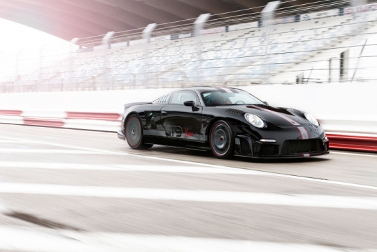 Pirmā no tām pēdējā laikā nodarbojās ar Panamera modeļu uzlabošanu, bet par 9ff gulbja dziesmu kļuva Porsche 911 GT3 RSR – īsta „elles mašīna,” kuras 4,2 litru motors attīstīja 1400 zirgspēkus un 1160 Nm griezes momentu.
