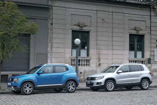 Taigun ir par pusmetru īsāks nekā Tiguan (pa labi)