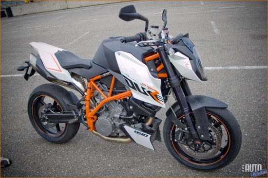 "KTM990 SUPER DUKE R" Foto: Kaspars Bergmanis, "AutoInfo" 