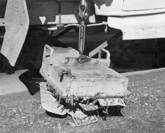 "Pagājušajā gadā pa autoceļu US99 tika veikti seši braucieni, uz vienu jūdzi (1,6 km) savācot vidēji vienu mārciņu (0,453 kg) metāla lūžņu,” 1957.gadā rakstīja Oregonas vietējais izdevums