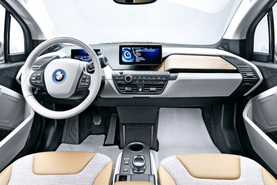 BMW i3 vadītāja darba vieta