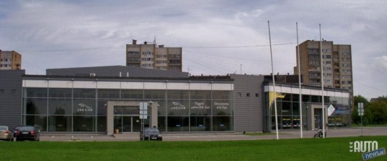 Lielais „Inchape Motors Latvia” autosalons, kurš tika nomāts un tirgotas Jaguar, Mazda automobiļi šodien stāv tukšs. 
