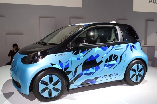 Toyota elektromobilis FT-EV III Tokijas autoizstādē vēl ir konceptautomobiļa statusā, bet jau nākamgad 3,11 m garais rūķis ar 105 km tāldarbību un četrām sēdvietām, nonāks kompānijas dīleru salonos.


