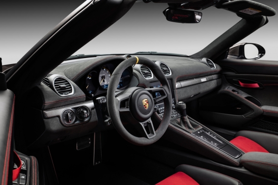 “Porsche 718 Spyder RS” ar GT3 "sirdi”