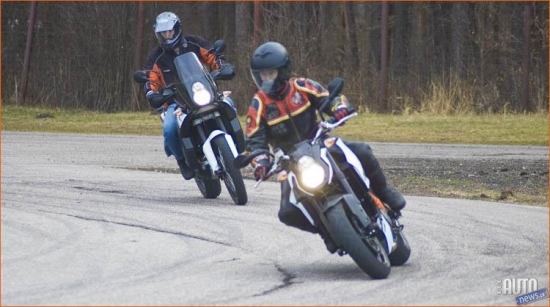 "KTM990 SUPER DUKE R" Foto: Kaspars Bergmanis, "AutoInfo" 
