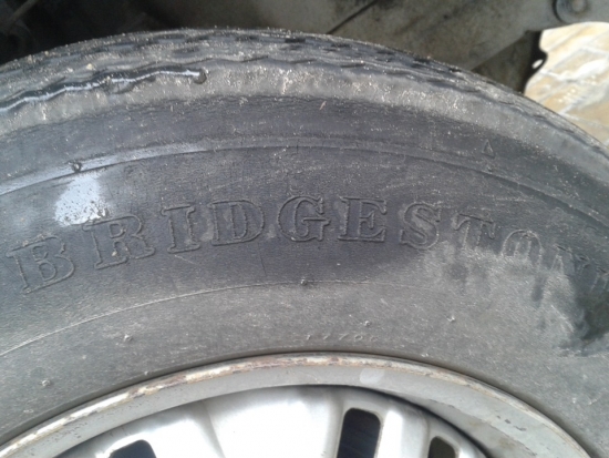 oriģinālo Bridgestone riepu stāvoklis