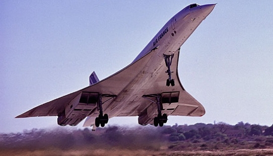 -Concorde. Vēl lielāka apetīte bija tagad jau nebūtībā aizgājušajai franču virsskaņas pasažieru lidmašīnai Concorde. Tās četriem Rolls-Royce dzinējiem bija nepieciešami 119 500 litri kerosīna, kuru iegāde izmaksāja 65 725 eiro.

