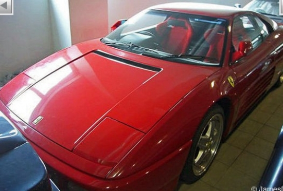 Ferrari 348 GT Competizione (1994) – 50 eksemplāru sērijā tikai 8 bija ar stūri labajā pusē. Attēlā – viens no labās puses eksemplāriem.