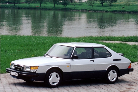 1979.gada beigās prezentēja 99 nomaiņu – modeli Saab 900