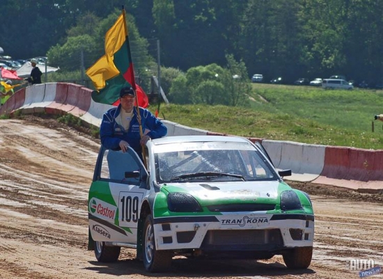 Līdzšinējais čempionāta līderis Pauļus Pleskovas (Ford Fiesta) trīs reizes finišēja otrais.