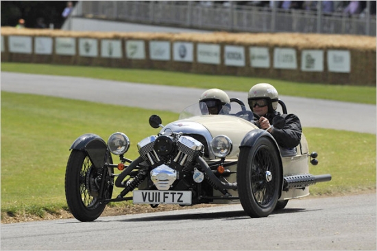 Viens no oriģinālākajiem spēkratiem – trīsriteņu Morgan 3-Wheeler