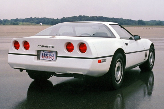 Ceturtā Corvette paaudze ieradās 1983.gadā. Dizains bija kļuvis krietni piezemētāks un atspoguļoja pliekano 80.gadu tehno stilu.